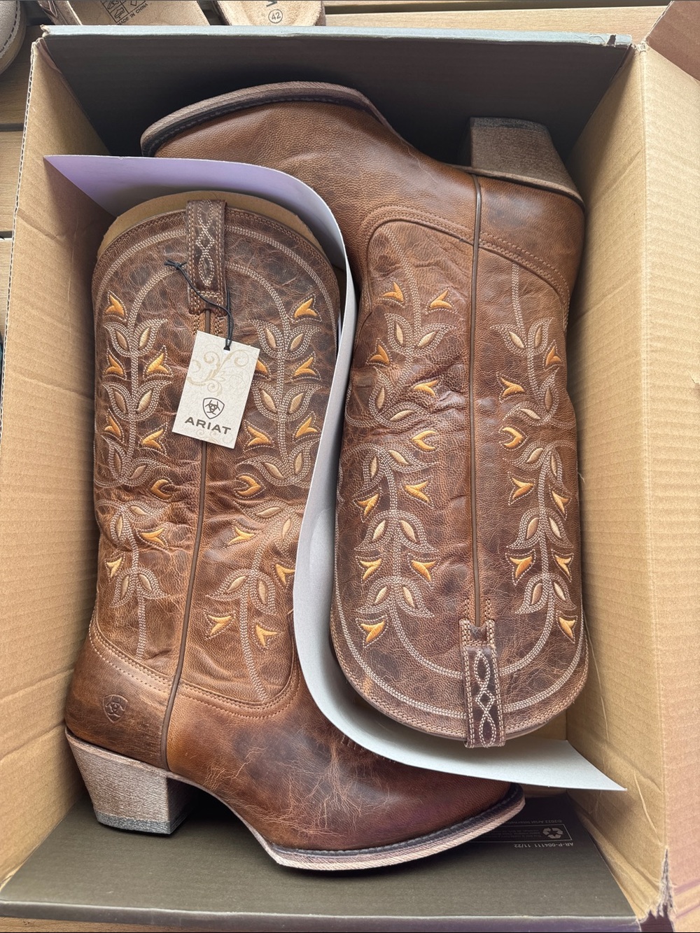 👢NWT Ariat Women’s Desert Holly Leather Western Boots with Embroidered leaves 👢
